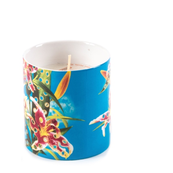 Flowers with Holes Candle - Picture 2 of 2